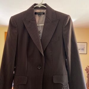 Well tailored brown pant suit size 2. Hardly worn bought new.